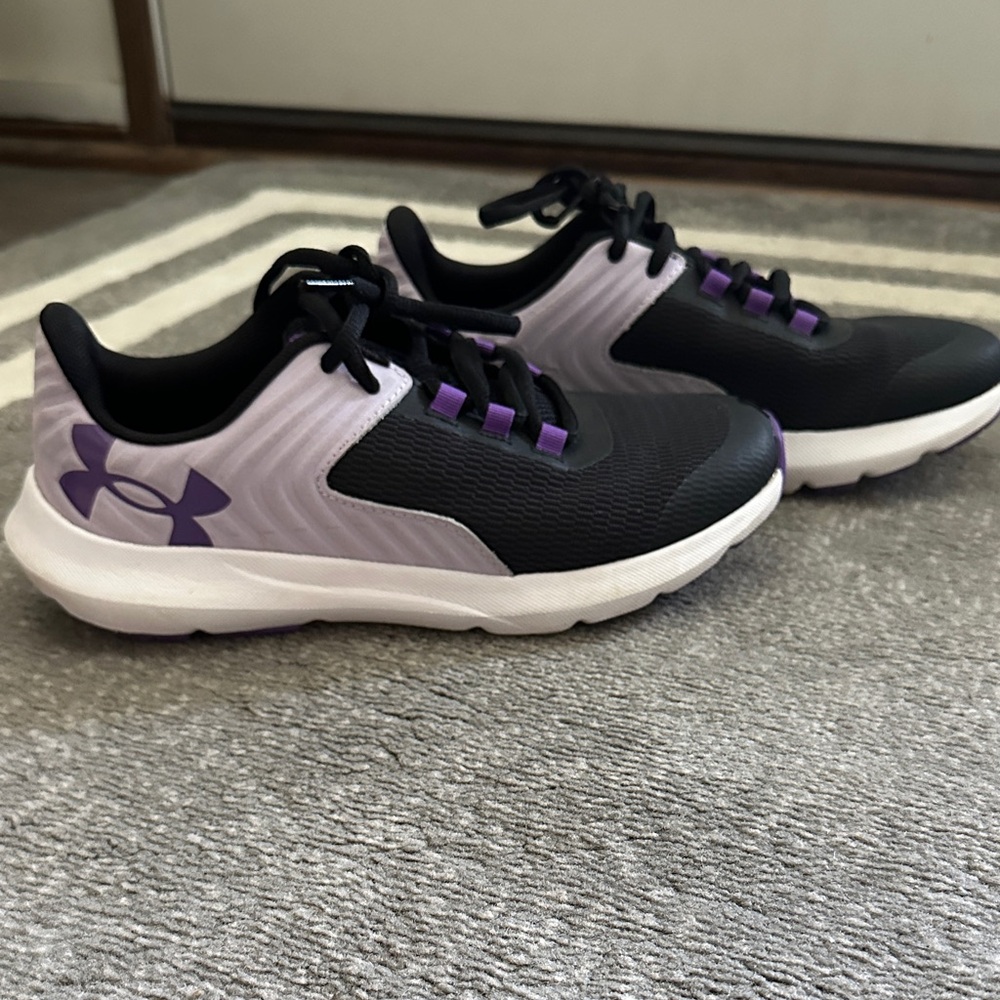 Under Armour Kids Grade School Outhustle 2 Size 4.5Y